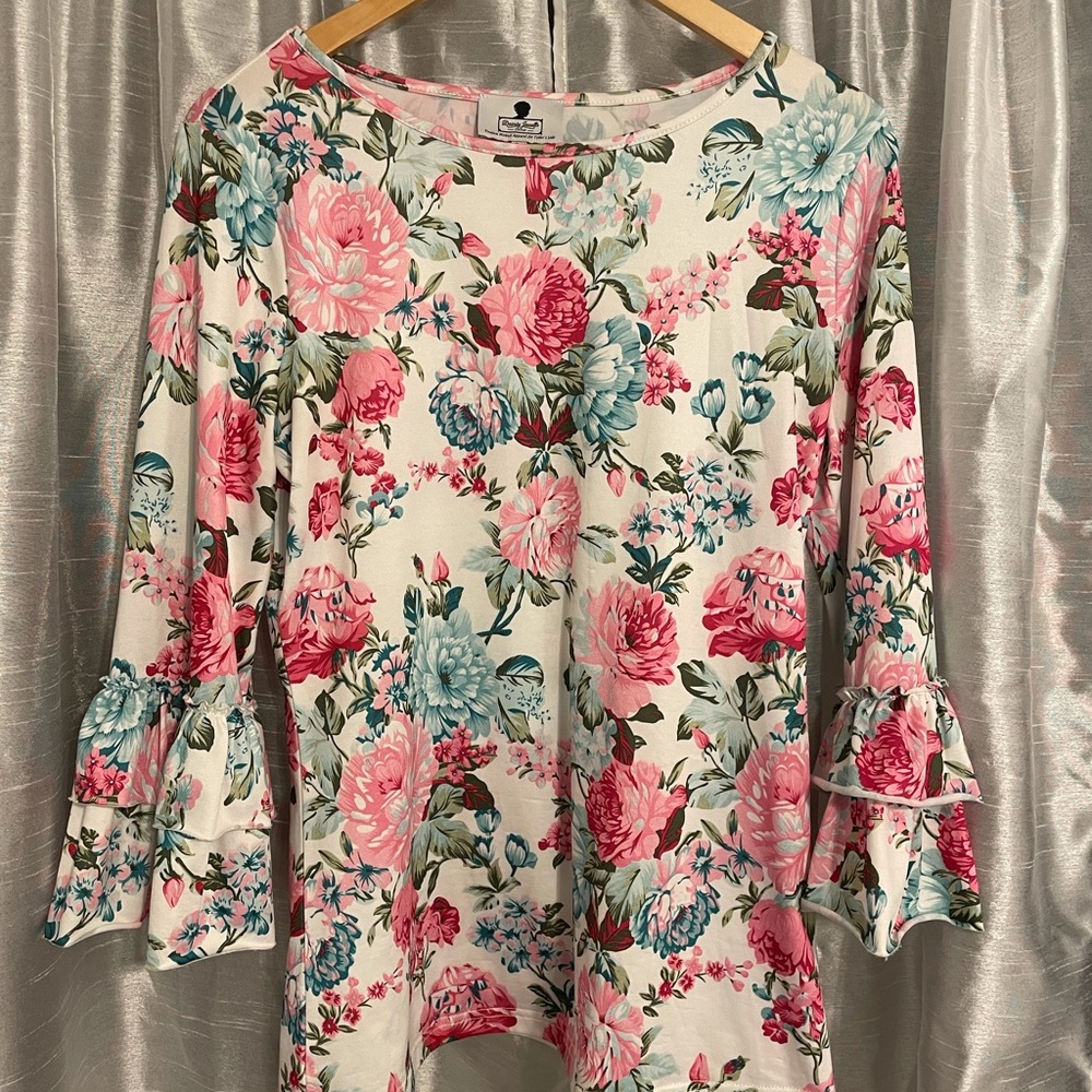 dainty jewells top
